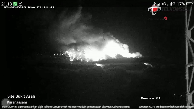 Gunung Agung erupsi setinggi 2000 meter